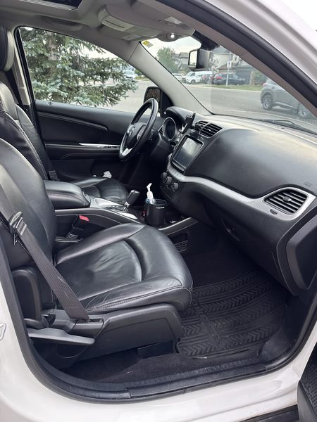 Dodge Journey — interior deep clean · Calgary