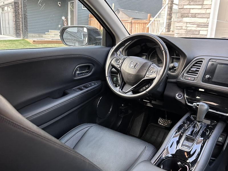 Honda HR-V front interior after a full interior clean