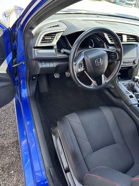 Honda Civic Si — interior deep clean · Calgary