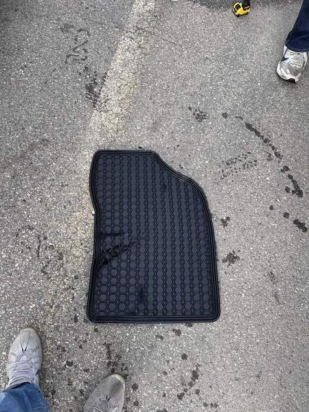 Floor mat — deep clean · Calgary